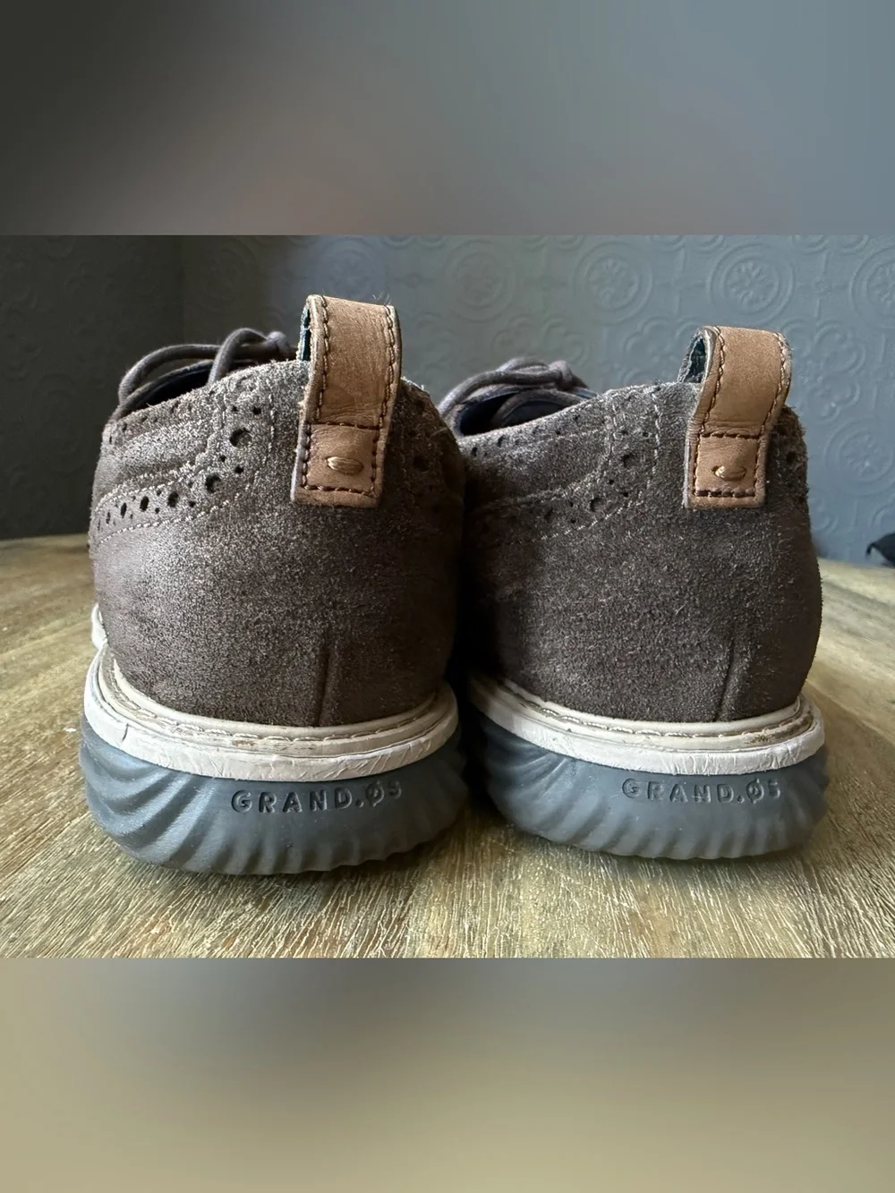 Cole Haan GrandEvølution Wingtip Oxfords Brown suede- Size 9